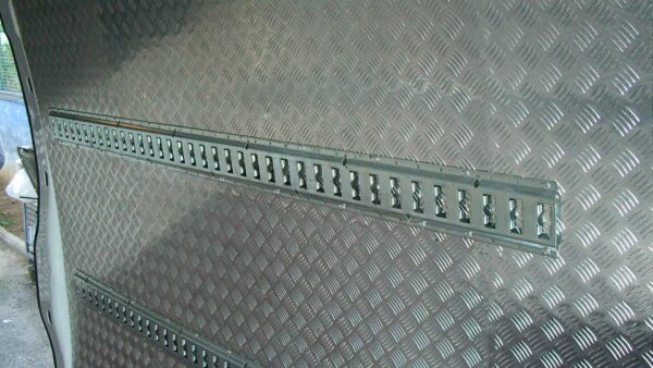 rivestimento in alluminio mandorlato per qualsiasi furgone